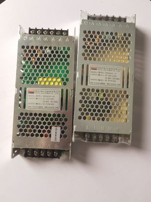 Unidad de fuente de iluminación versátil para espacios de 200*100*50mm y humedad 0-95%RH300W 60A 5V