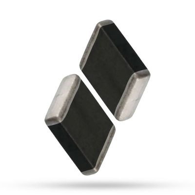 Respuesta rápida del pequeño del volumen SMD varistor de los MOVIMIENTOS para los sistemas eléctricos de las placas de circuito del control