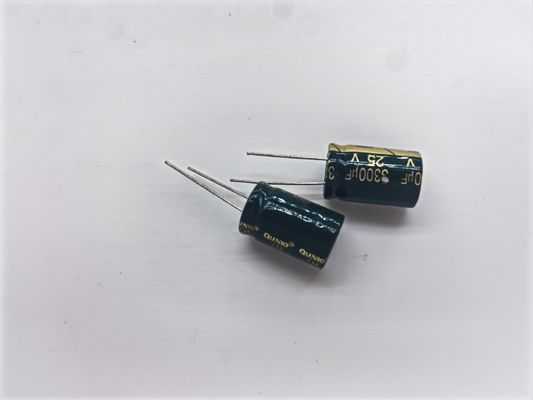 Capacitador electrolítico de aluminio de autocuración de frecuencia -40.C a 105.C Polarizado 2000-10000 horas