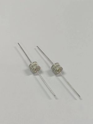 Tubo de descarga de gas a prueba de fallas UL reconocido 2KA Corriente de impulso Ligero 1.2g