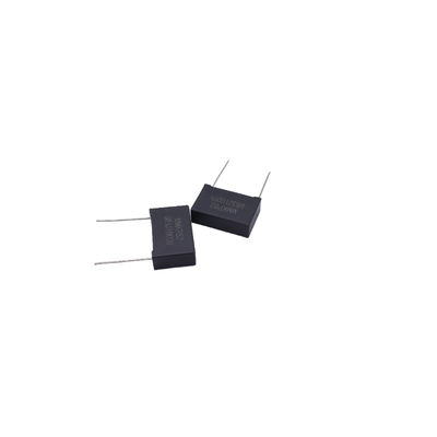Tipo de montaje a través del agujero Compatible con RoHS MMKP82 condensador683J630V con amplio rango de capacidad