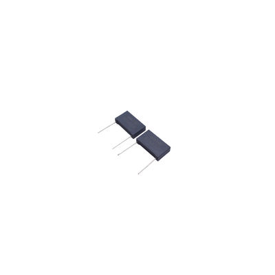 Tipo de montaje a través del agujero Compatible con RoHS MMKP82 condensador823J630V con amplio rango de capacidad